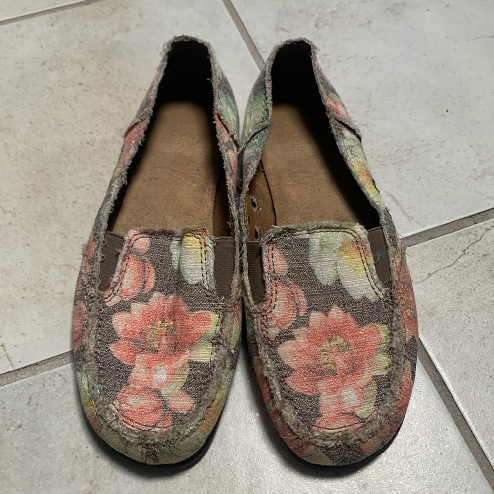 Asrosoles loafers. Multi colored. Woman’s size 9